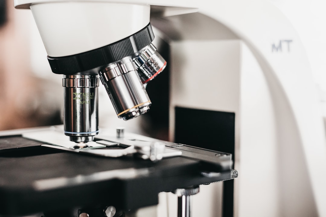 Microscopio per indagini diagnostiche veterinarie